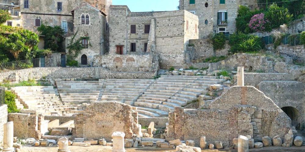 Luxury Suite - Teatro Romano - Duomo - Centro Storico Wi-Fi Terracina Ngoại thất bức ảnh