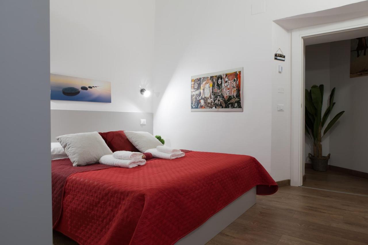 Luxury Suite - Teatro Romano - Duomo - Centro Storico Wi-Fi Terracina Ngoại thất bức ảnh