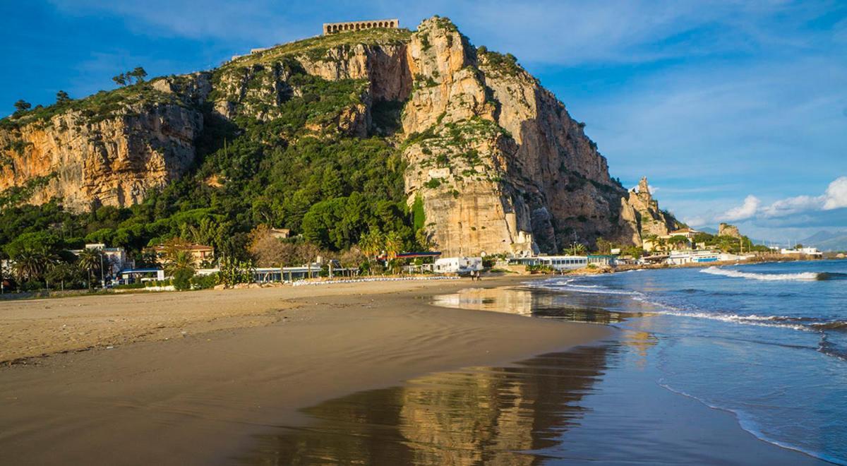 Luxury Suite - Teatro Romano - Duomo - Centro Storico Wi-Fi Terracina Ngoại thất bức ảnh
